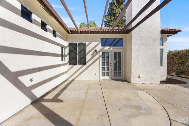 10503 Petalo Drive, Bakersfield, CA 93311