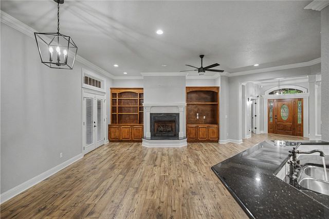 2104 Caribou Lane, Elm Springs, AR 72762