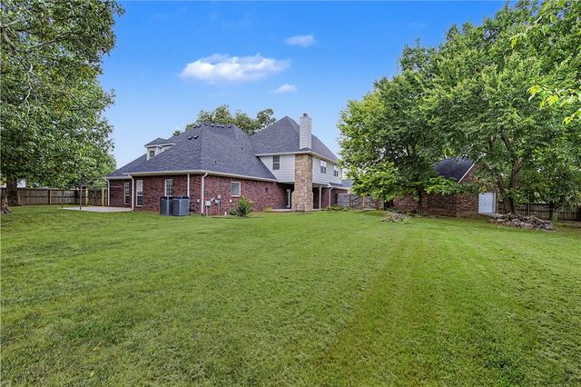 2104 Caribou Lane, Elm Springs, AR 72762