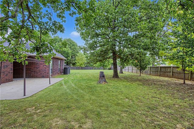 2104 Caribou Lane, Elm Springs, AR 72762