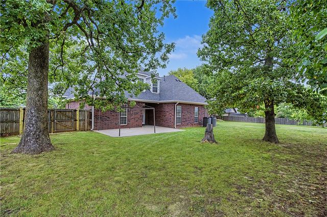 2104 Caribou Lane, Elm Springs, AR 72762