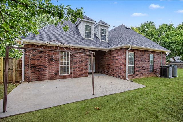2104 Caribou Lane, Elm Springs, AR 72762