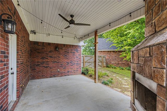 2104 Caribou Lane, Elm Springs, AR 72762
