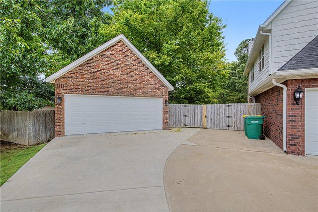 2104 Caribou Lane, Elm Springs, AR 72762