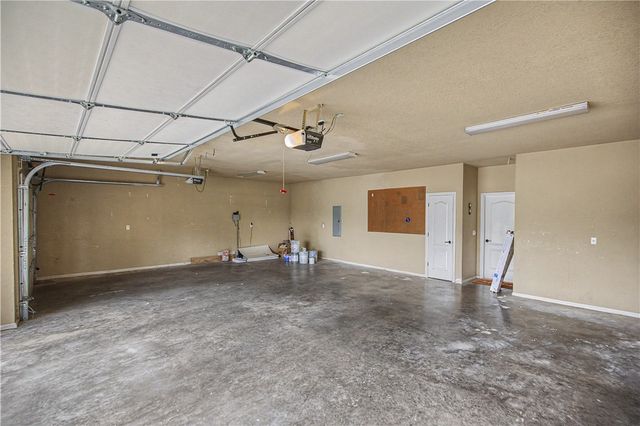2104 Caribou Lane, Elm Springs, AR 72762