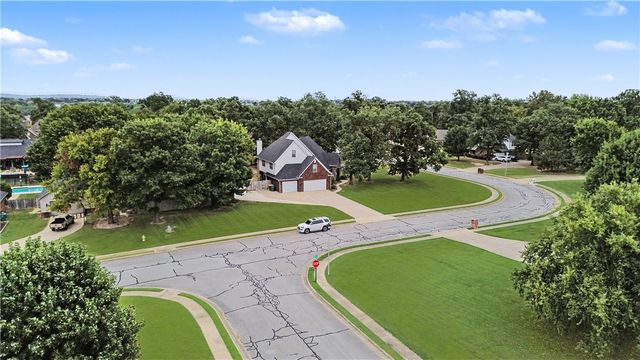 2104 Caribou Lane, Elm Springs, AR 72762