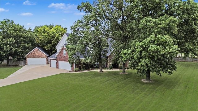 2104 Caribou Lane, Elm Springs, AR 72762