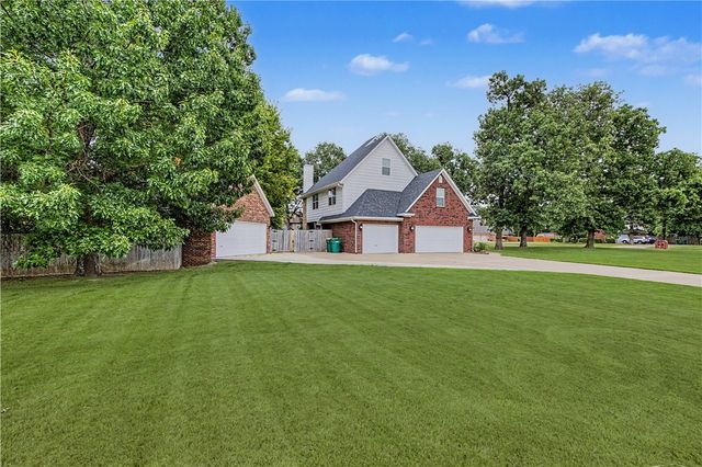 2104 Caribou Lane, Elm Springs, AR 72762