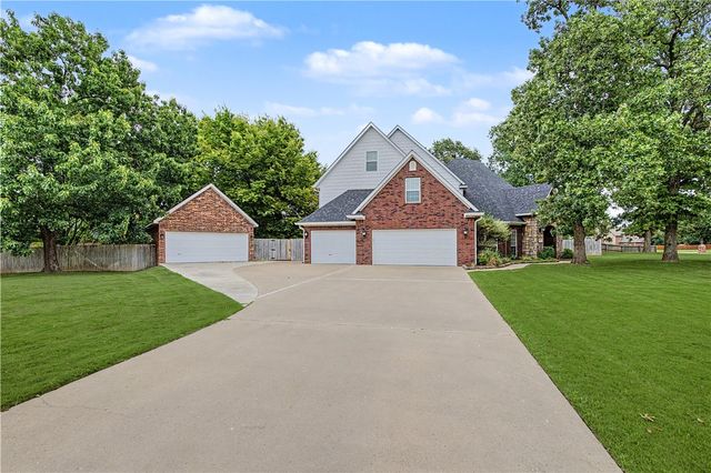 2104 Caribou Lane, Elm Springs, AR 72762
