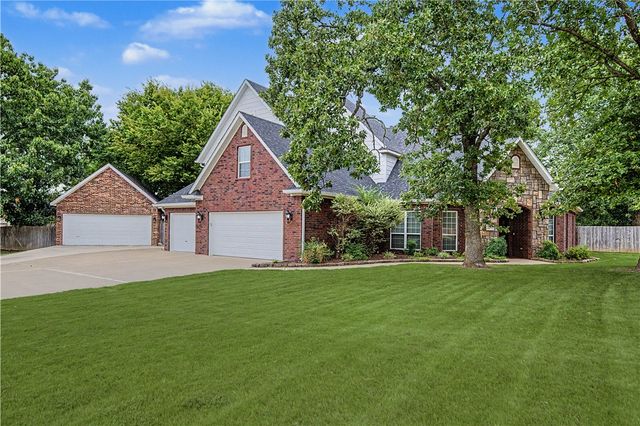 2104 Caribou Lane, Elm Springs, AR 72762