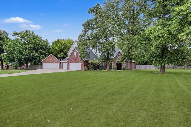 2104 Caribou Lane, Elm Springs, AR 72762