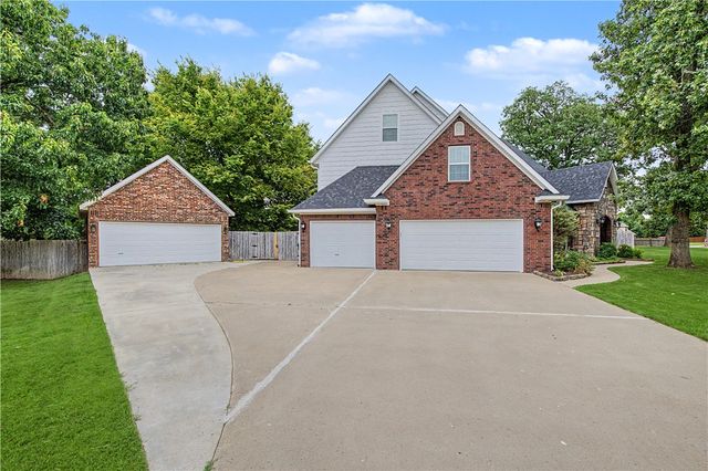 2104 Caribou Lane, Elm Springs, AR 72762