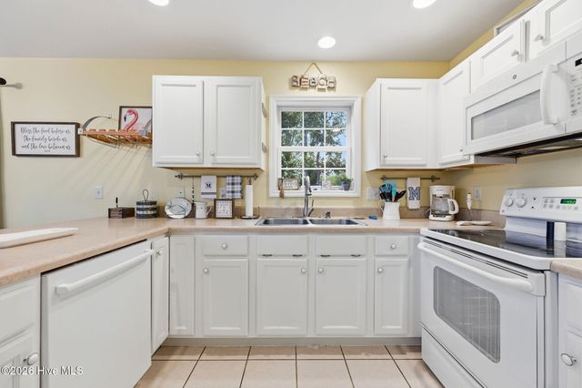 805 Driftwood Drive, Hampstead, NC 28443