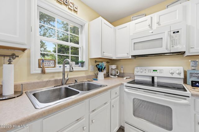 805 Driftwood Drive, Hampstead, NC 28443