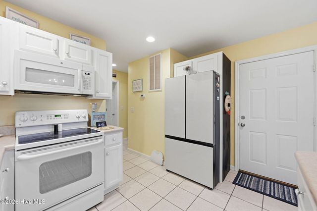 805 Driftwood Drive, Hampstead, NC 28443