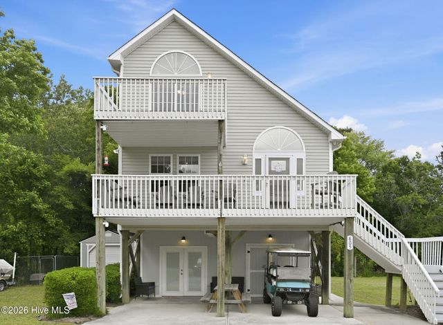 805 Driftwood Drive, Hampstead, NC 28443