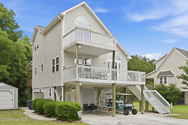 805 Driftwood Drive, Hampstead, NC 28443