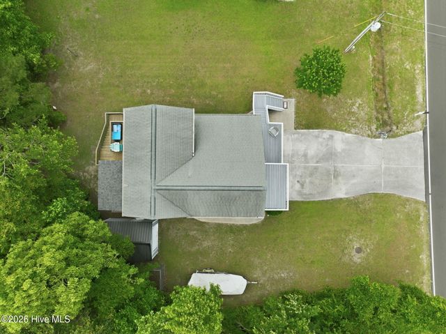 805 Driftwood Drive, Hampstead, NC 28443