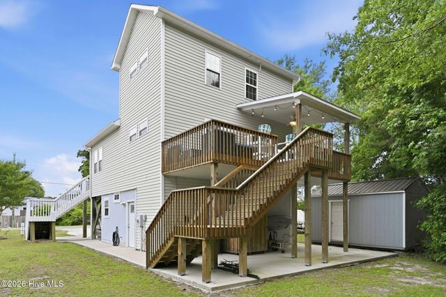 805 Driftwood Drive, Hampstead, NC 28443