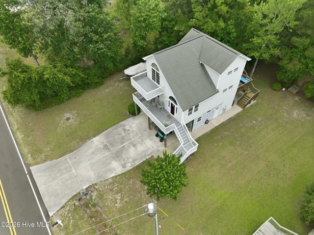 805 Driftwood Drive, Hampstead, NC 28443
