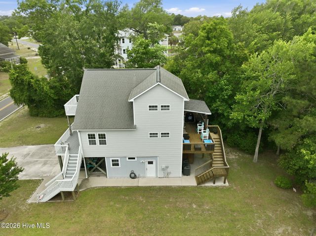 805 Driftwood Drive, Hampstead, NC 28443