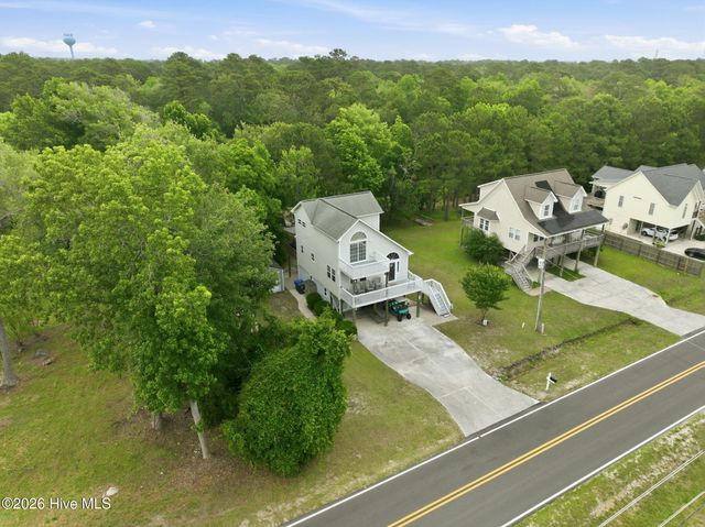 805 Driftwood Drive, Hampstead, NC 28443
