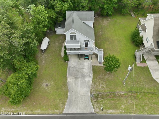805 Driftwood Drive, Hampstead, NC 28443
