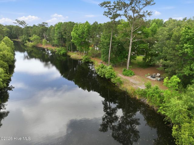 805 Driftwood Drive, Hampstead, NC 28443