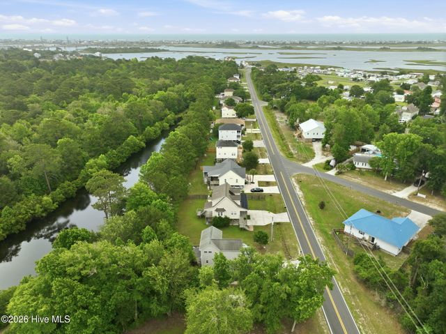 805 Driftwood Drive, Hampstead, NC 28443