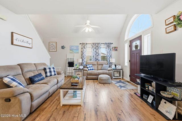 805 Driftwood Drive, Hampstead, NC 28443