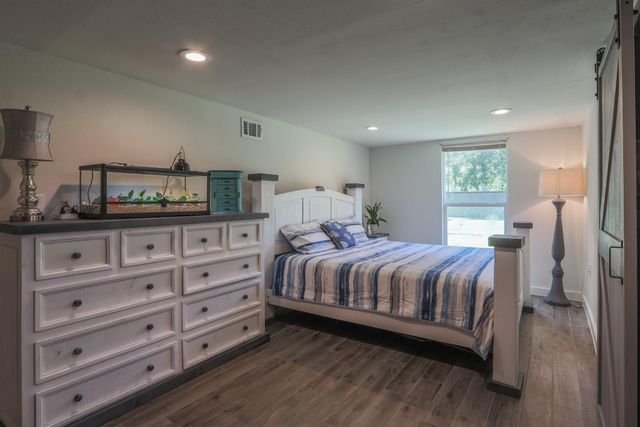2575 Cliff Drive, Dickinson, TX 77539