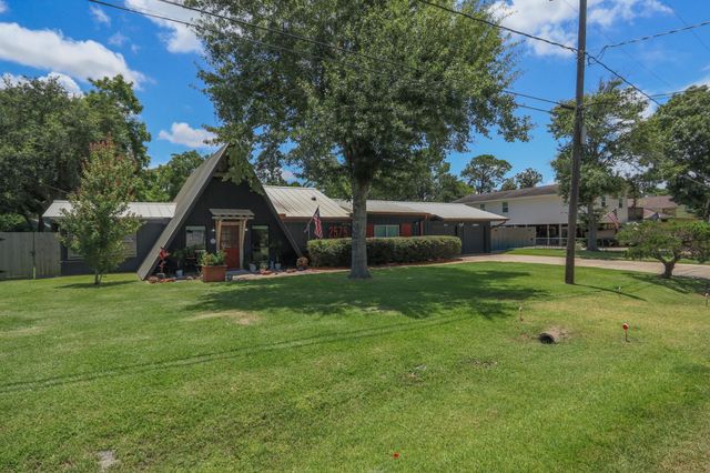 2575 Cliff Drive, Dickinson, TX 77539