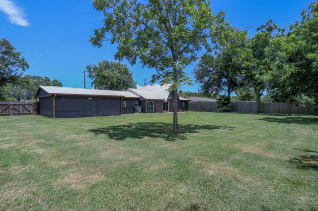 2575 Cliff Drive, Dickinson, TX 77539