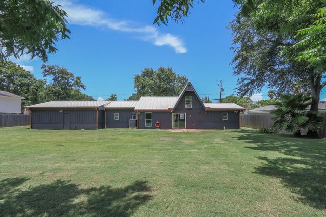 2575 Cliff Drive, Dickinson, TX 77539