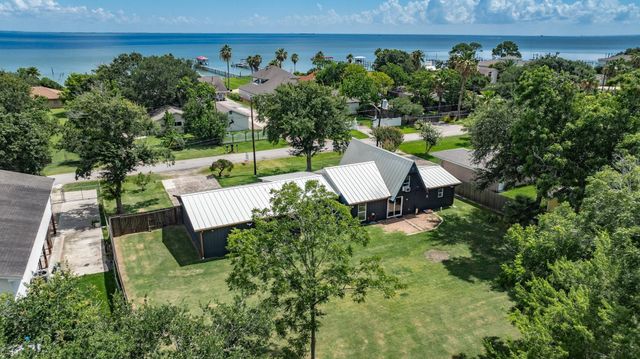 2575 Cliff Drive, Dickinson, TX 77539