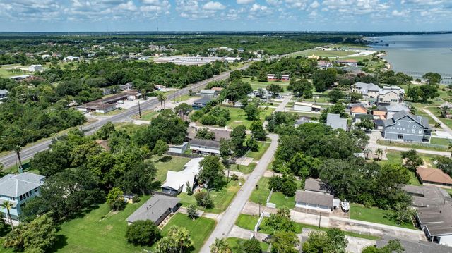 2575 Cliff Drive, Dickinson, TX 77539
