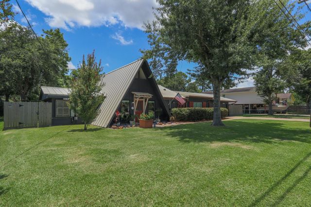 2575 Cliff Drive, Dickinson, TX 77539