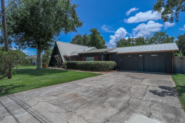 2575 Cliff Drive, Dickinson, TX 77539