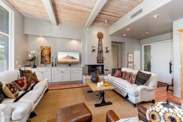 10063 E GRAYTHORN Drive, Scottsdale, AZ 85262