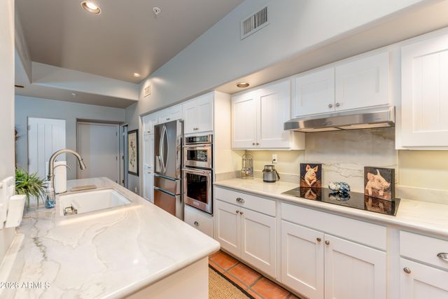 10063 E GRAYTHORN Drive, Scottsdale, AZ 85262