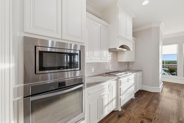 110 Eagles Roost Circle, Ennis, TX 75119