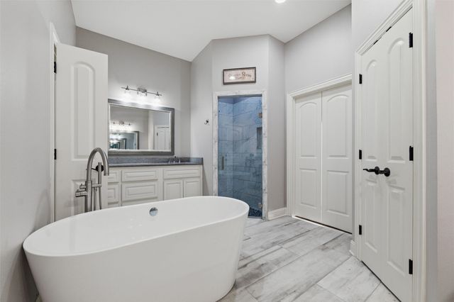 110 Eagles Roost Circle, Ennis, TX 75119