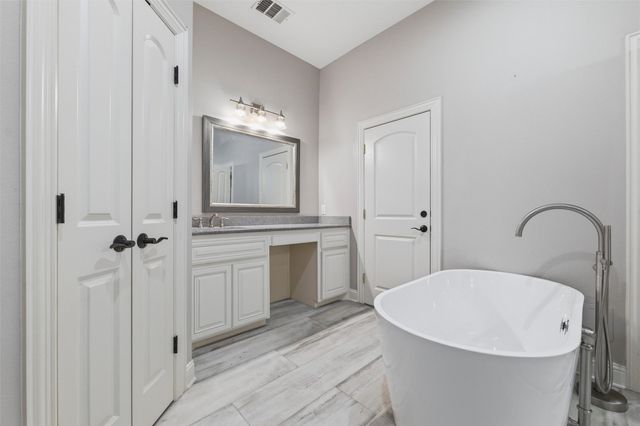 110 Eagles Roost Circle, Ennis, TX 75119