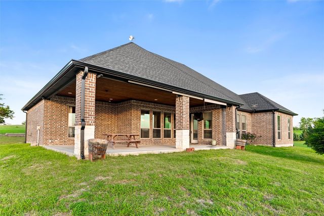 110 Eagles Roost Circle, Ennis, TX 75119