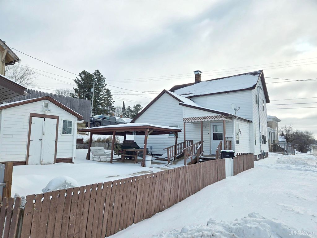 205 Iron Mountain Street, Iron Mountain, MI 49801