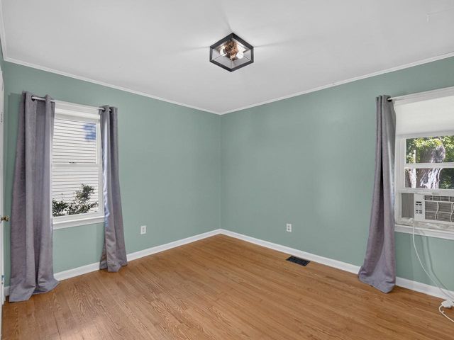 131 Iroquois Avenue, Essex Junction, VT 05452
