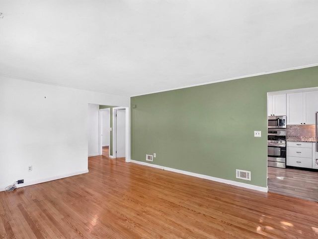 131 Iroquois Avenue, Essex Junction, VT 05452