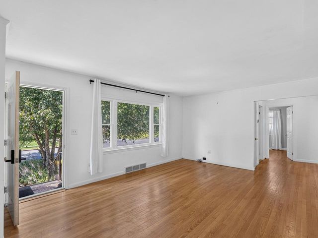 131 Iroquois Avenue, Essex Junction, VT 05452