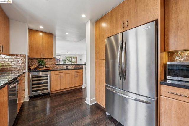 438 W Grand Ave 420, Oakland, CA 94612
