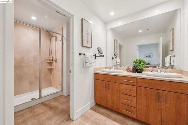 438 W Grand Ave 420, Oakland, CA 94612